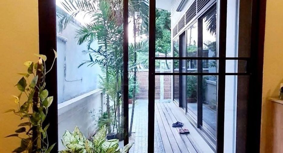 For sale 3 bedrooms house in Wang Thonglang, Bangkok