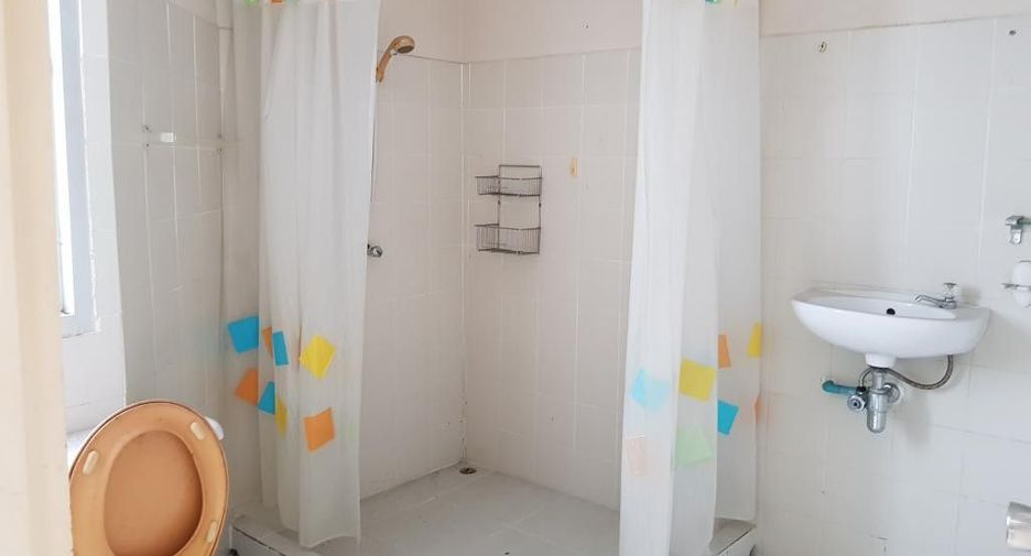 For sale 7 bedrooms retail Space in Wang Thonglang, Bangkok