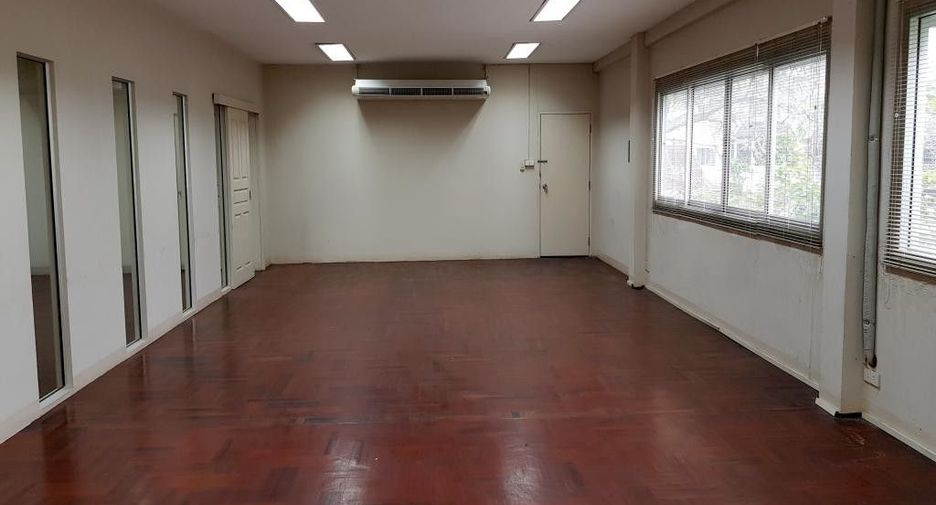 For sale 7 bedrooms retail Space in Wang Thonglang, Bangkok