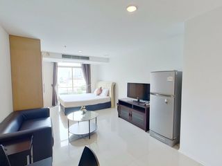 For rent studio condo in Khlong Toei, Bangkok