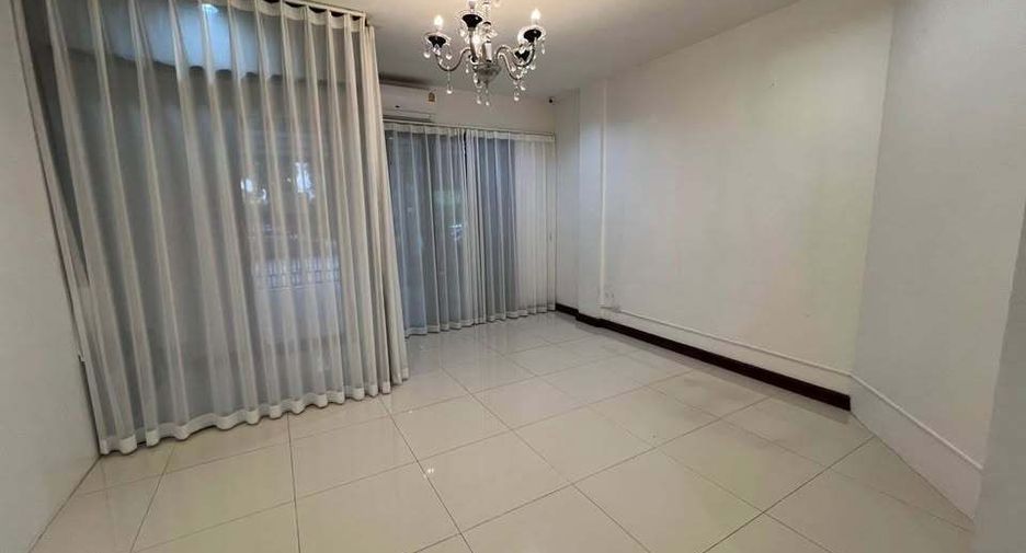 Gewerbefläche zur Miete mit 3 Zimmer in Bang Phli, Samut Prakan