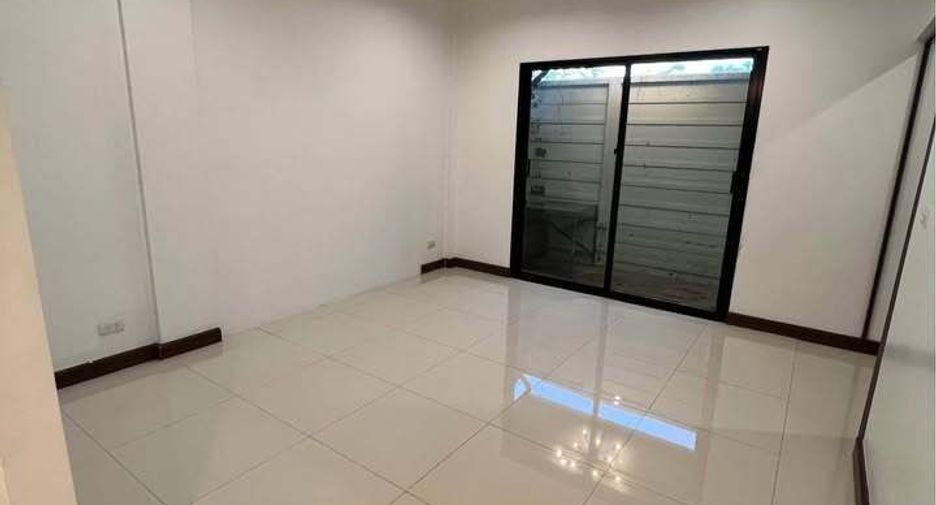 Gewerbefläche zur Miete mit 3 Zimmer in Bang Phli, Samut Prakan