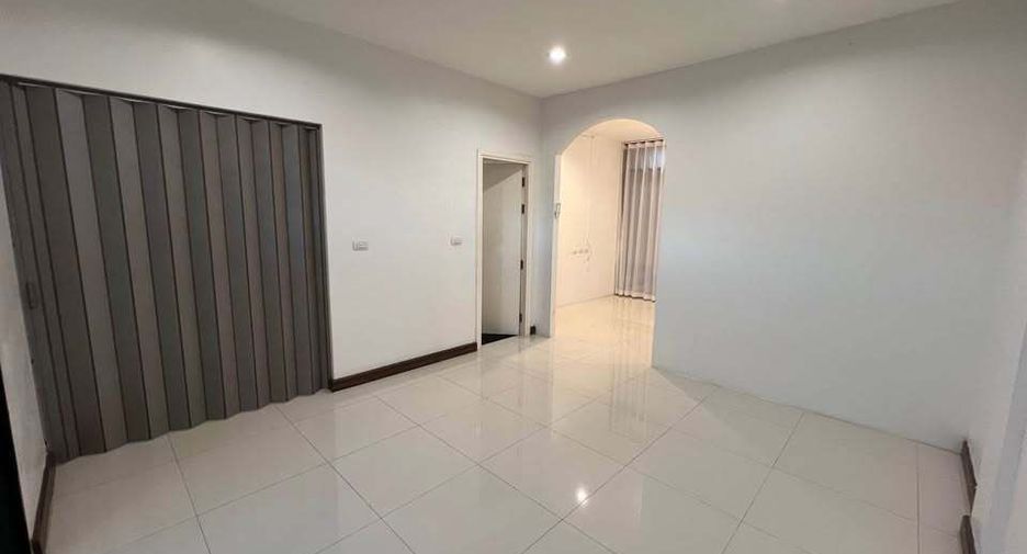 Gewerbefläche zur Miete mit 3 Zimmer in Bang Phli, Samut Prakan