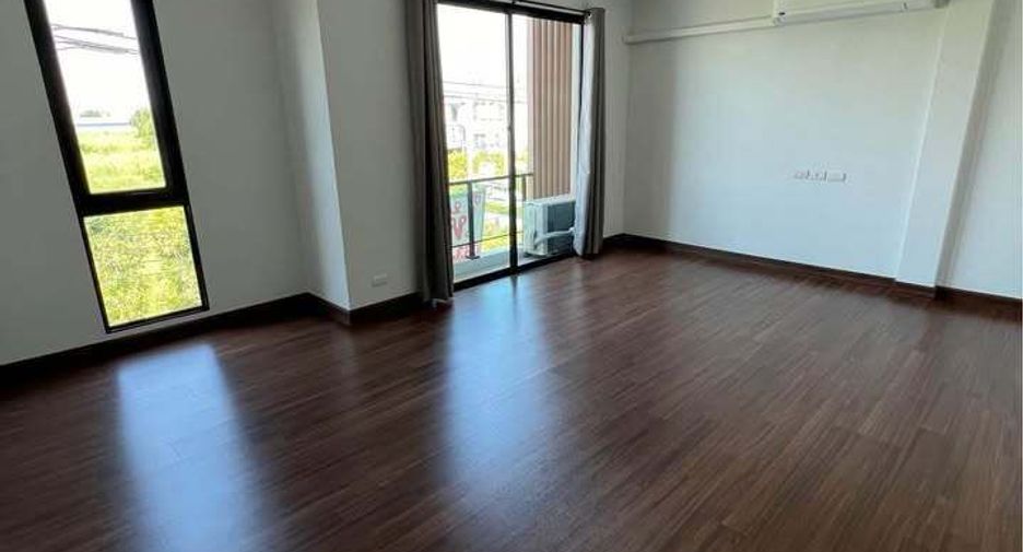 Gewerbefläche zur Miete mit 3 Zimmer in Bang Phli, Samut Prakan