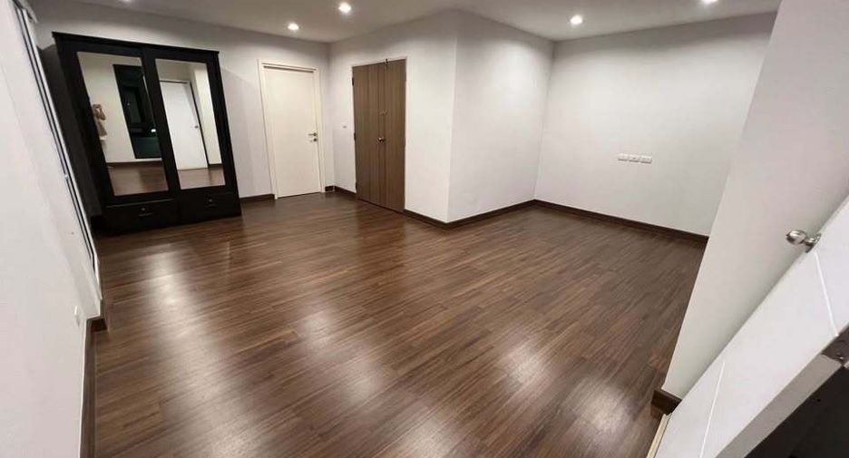 Gewerbefläche zur Miete mit 3 Zimmer in Bang Phli, Samut Prakan