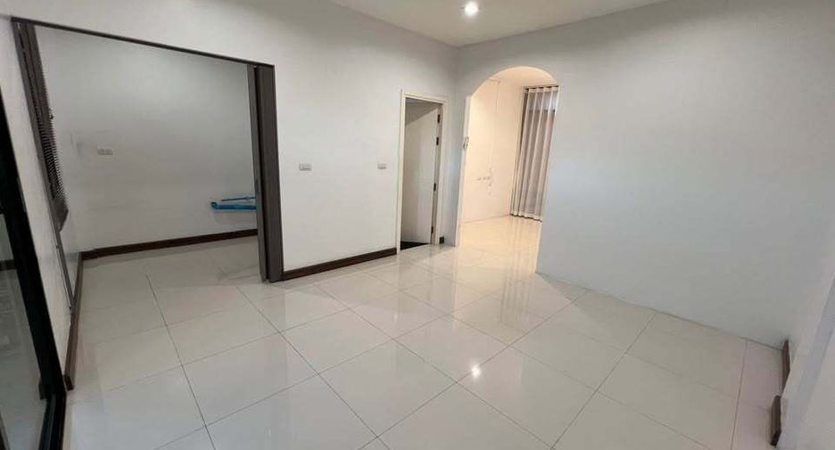 Gewerbefläche zur Miete mit 3 Zimmer in Bang Phli, Samut Prakan
