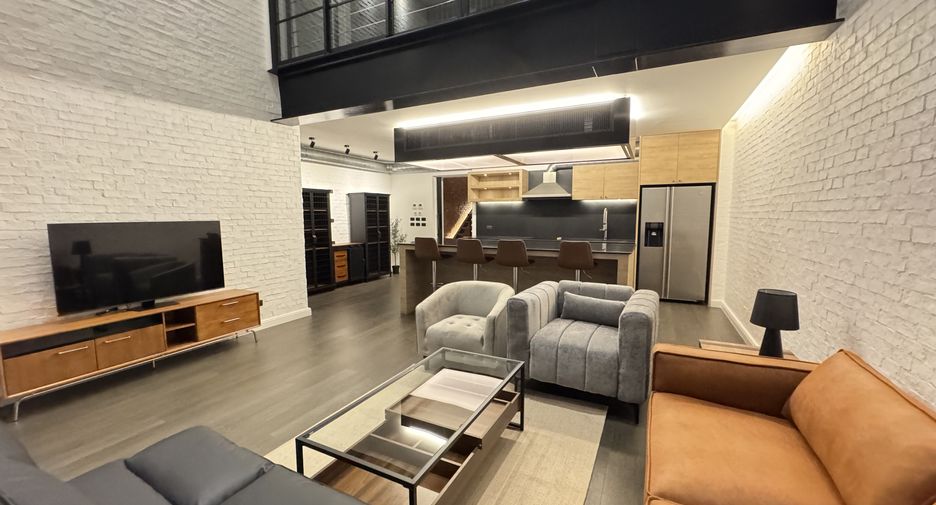 For rent 5 bedrooms condo in Watthana, Bangkok