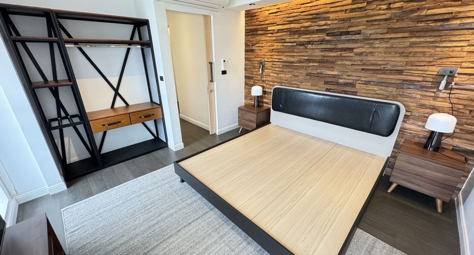 For rent 5 bedrooms condo in Watthana, Bangkok
