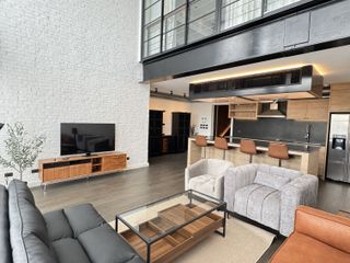 For rent 5 bedrooms condo in Watthana, Bangkok