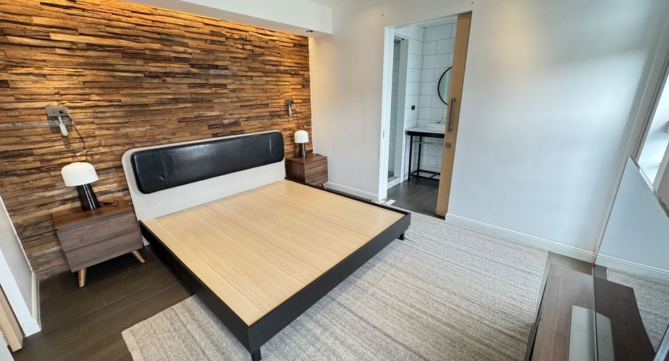 For rent 5 bedrooms condo in Watthana, Bangkok