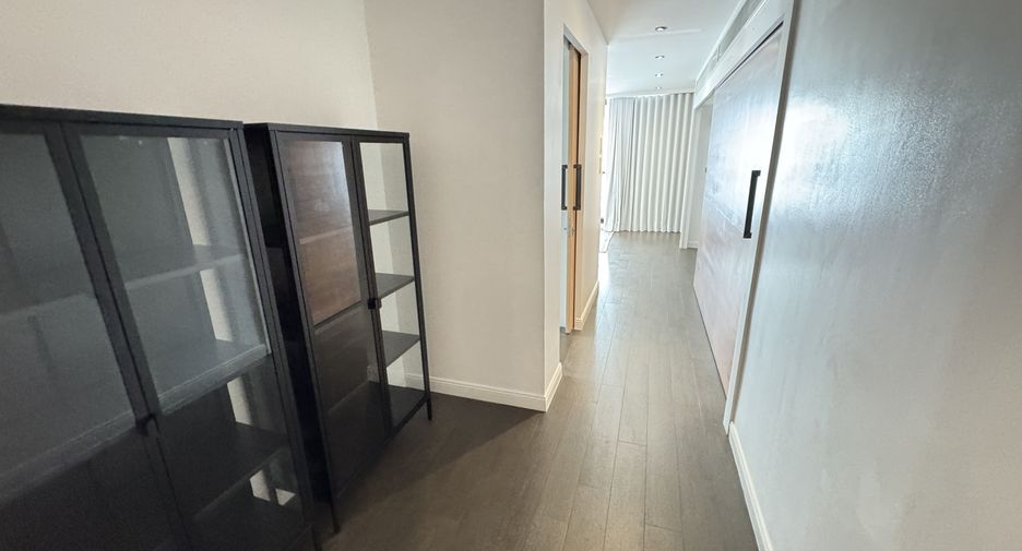 For rent 5 bedrooms condo in Watthana, Bangkok