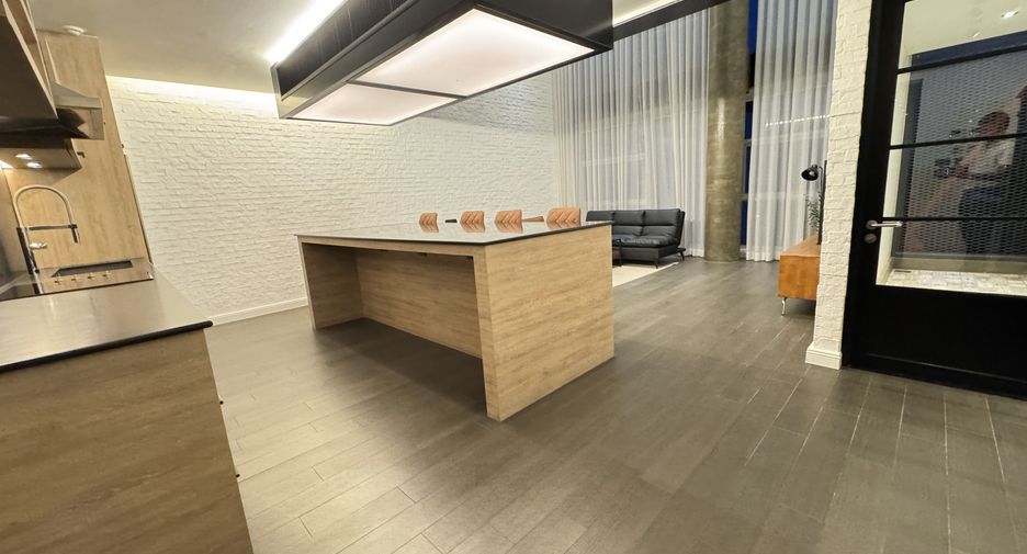 For rent 5 bedrooms condo in Watthana, Bangkok