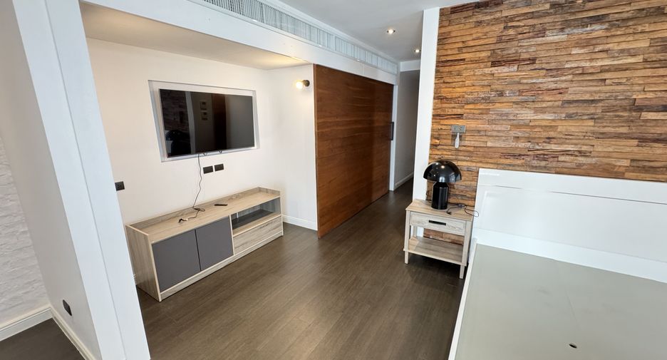 For rent 5 bedrooms condo in Watthana, Bangkok