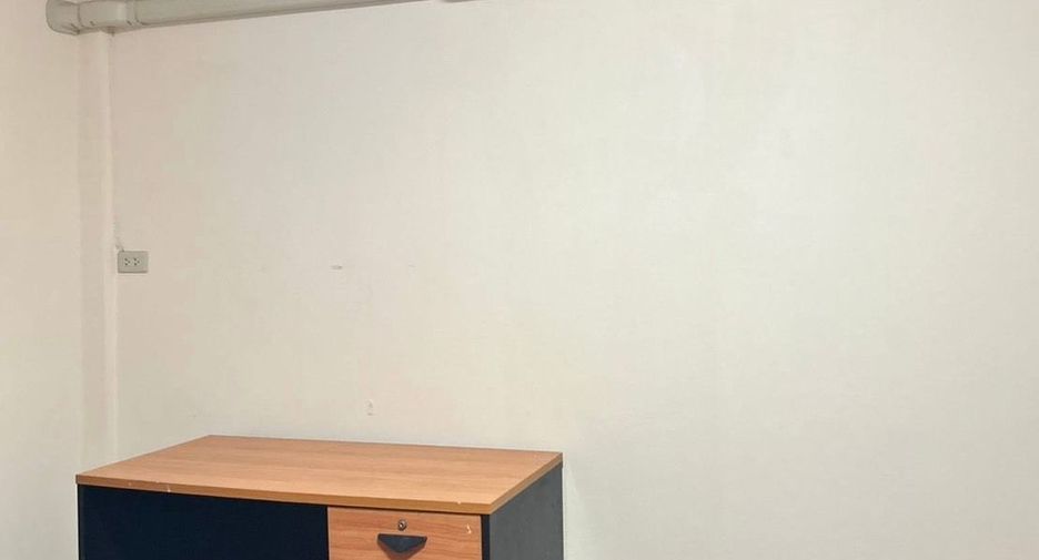 For rent 3 bedrooms house in Watthana, Bangkok