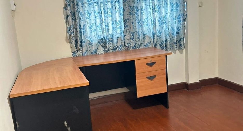 For rent 3 bedrooms house in Watthana, Bangkok