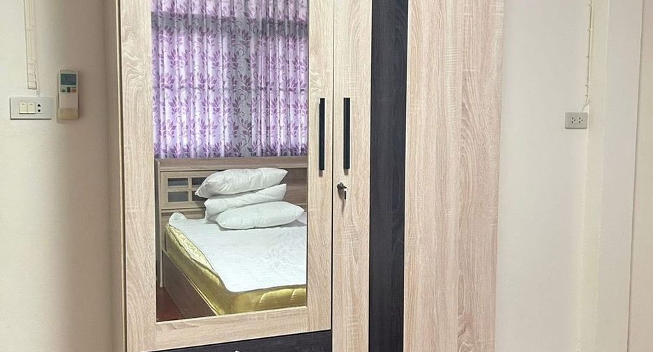 For rent 3 bedrooms house in Watthana, Bangkok