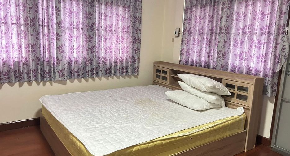 For rent 3 bedrooms house in Watthana, Bangkok