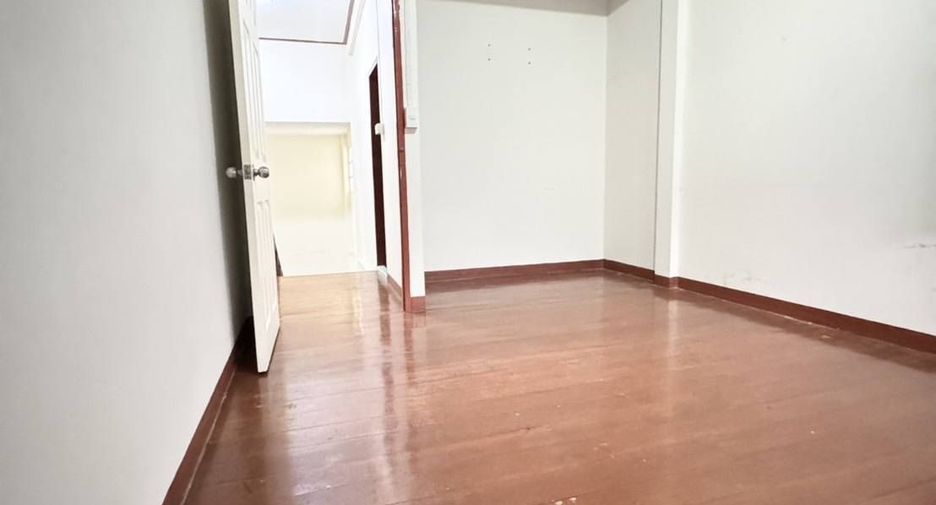 For rent 4 bedrooms house in Wang Thonglang, Bangkok