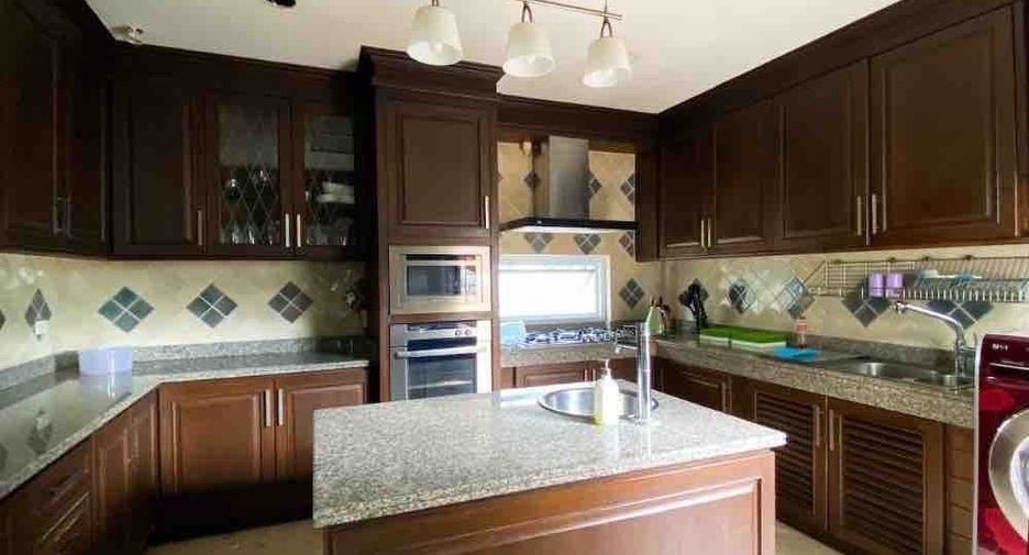 For rent 3 bedrooms house in Saphan Sung, Bangkok