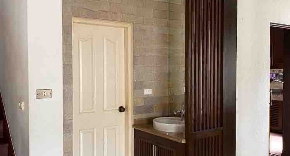 For rent 3 bedrooms house in Saphan Sung, Bangkok