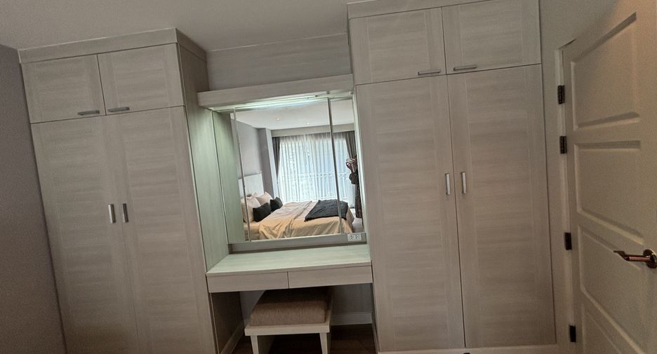 For rent 3 bedrooms condo in Watthana, Bangkok