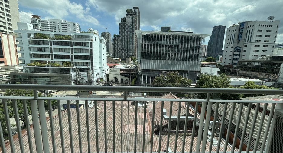 For rent 3 bedrooms condo in Watthana, Bangkok