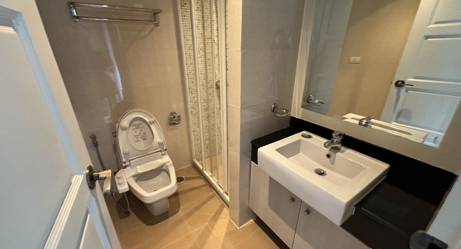 For rent 3 bedrooms condo in Watthana, Bangkok