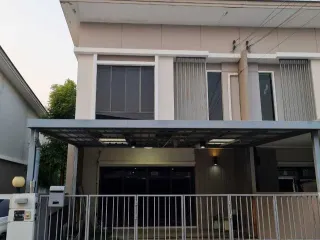 À vendre 3 chambres maison de ville à Chom Thong, Bangkok