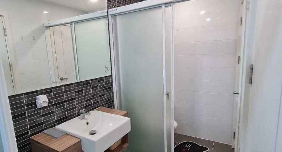 Продажа 3 спальни таунхаус в Чом Тхонг, Бангкок