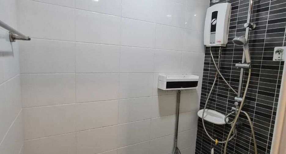 Продажа 3 спальни таунхаус в Чом Тхонг, Бангкок