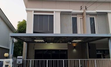 Casa adosada en venta de 3 habitaciones en Chom Thong, Bangkok