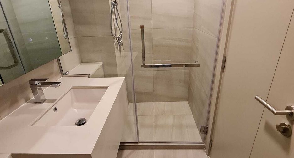 Wohnung zur Miete mit 1 Zimmer in Bang Rak, Bangkok