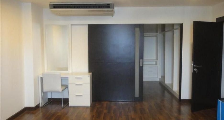 For rent 3 bedrooms condo in Watthana, Bangkok