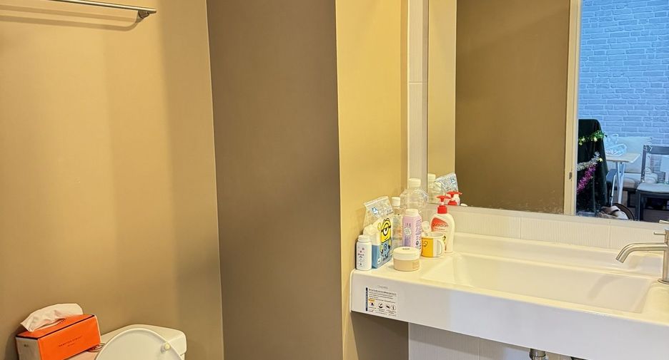For sale 1 bed condo in Thon Buri, Bangkok