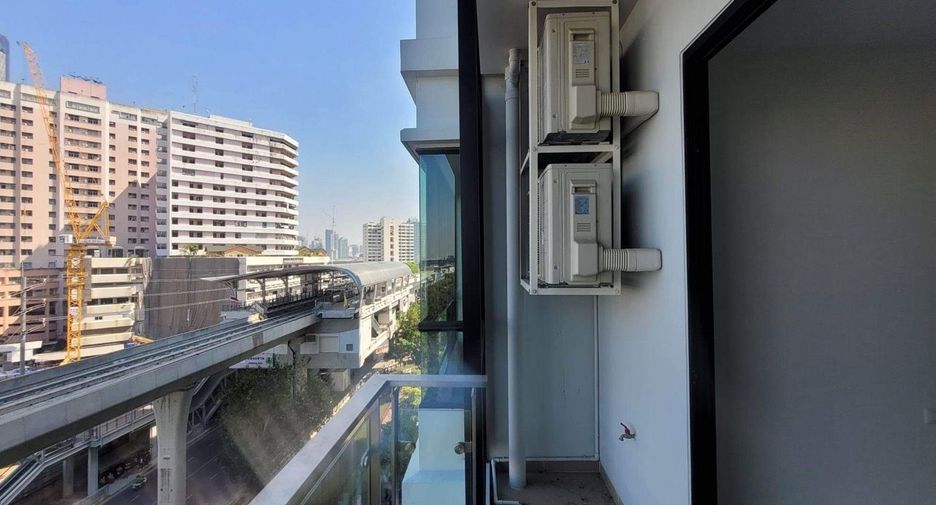 Wohnung zum Kauf mit 1 Zimmer in Khlong San, Bangkok