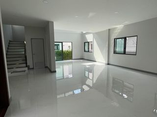 Casa en alquiler de 4 habitaciones en Bang Phli, Samut Prakan