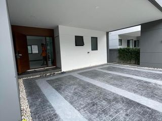 Casa en alquiler de 4 habitaciones en Bang Phli, Samut Prakan