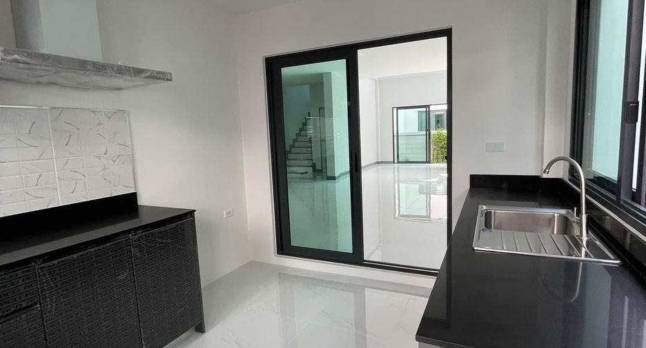 Haus zur Miete mit 4 Zimmer in Bang Phli, Samut Prakan