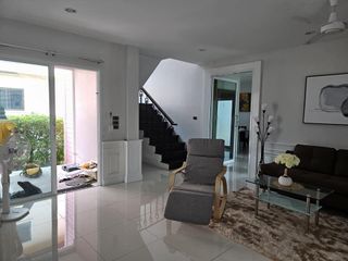 À louer 3 chambres villa à Mueang Phuket, Phuket