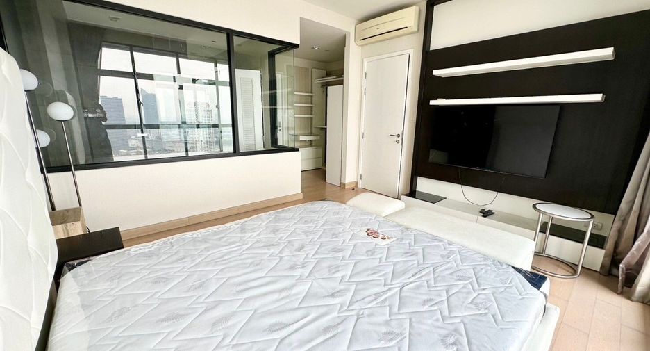For rent 3 bedrooms condo in Khlong San, Bangkok