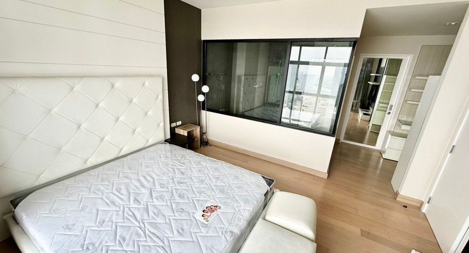 For rent 3 bedrooms condo in Khlong San, Bangkok
