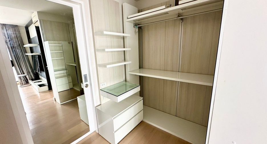 For rent 3 bedrooms condo in Khlong San, Bangkok