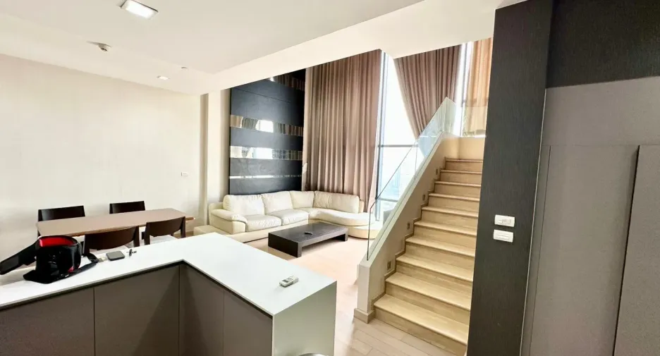 For rent 3 bedrooms condo in Khlong San, Bangkok