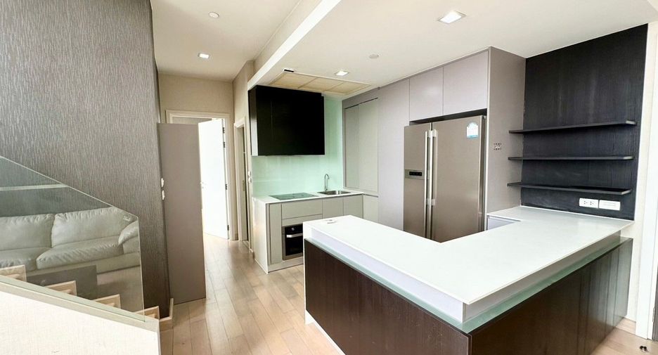 For rent 3 bedrooms condo in Khlong San, Bangkok