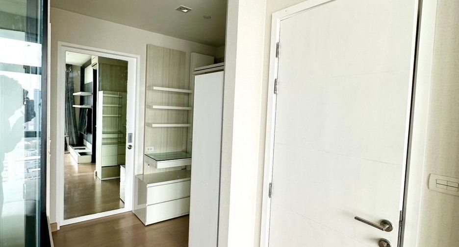 For rent 3 bedrooms condo in Khlong San, Bangkok
