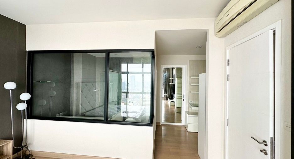For rent 3 bedrooms condo in Khlong San, Bangkok