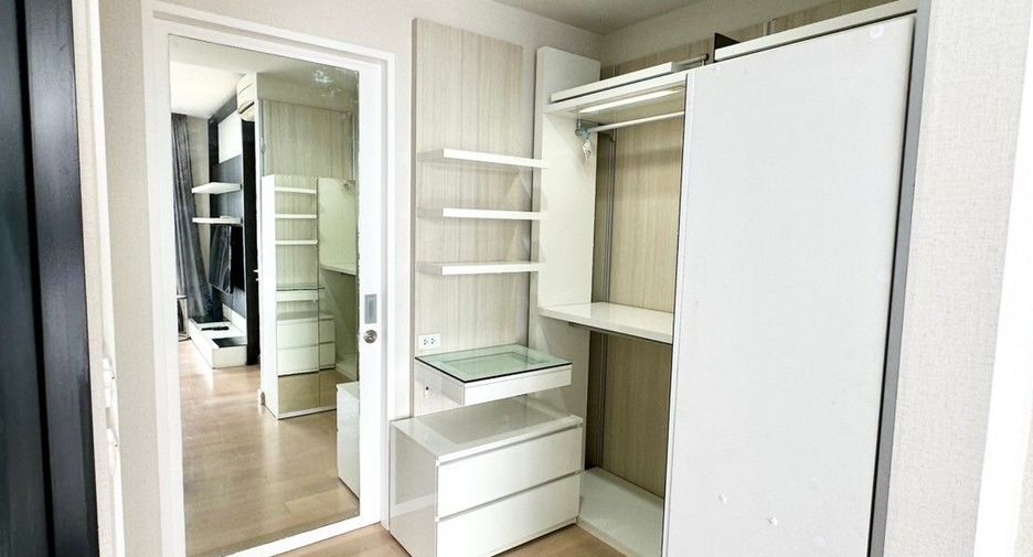 For rent 3 bedrooms condo in Khlong San, Bangkok