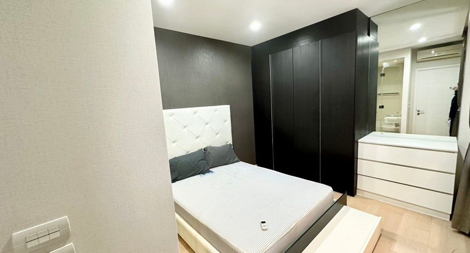 For rent 3 bedrooms condo in Khlong San, Bangkok
