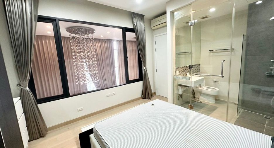 For rent 3 bedrooms condo in Khlong San, Bangkok
