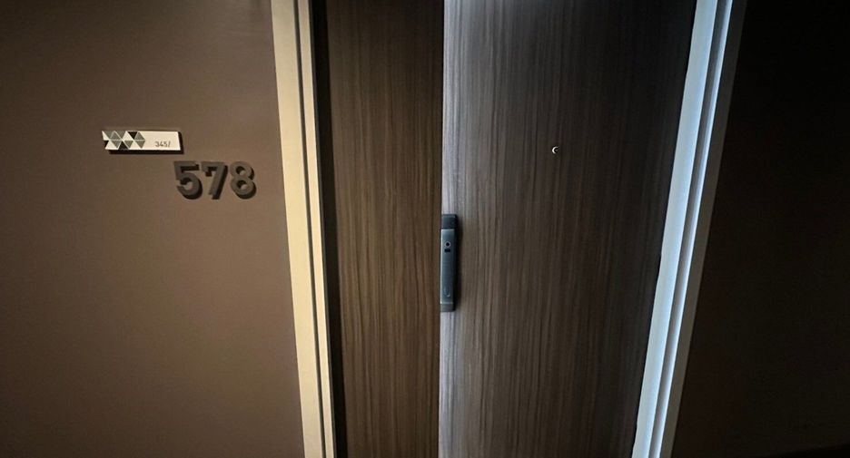 For rent 3 bedrooms condo in Khlong San, Bangkok